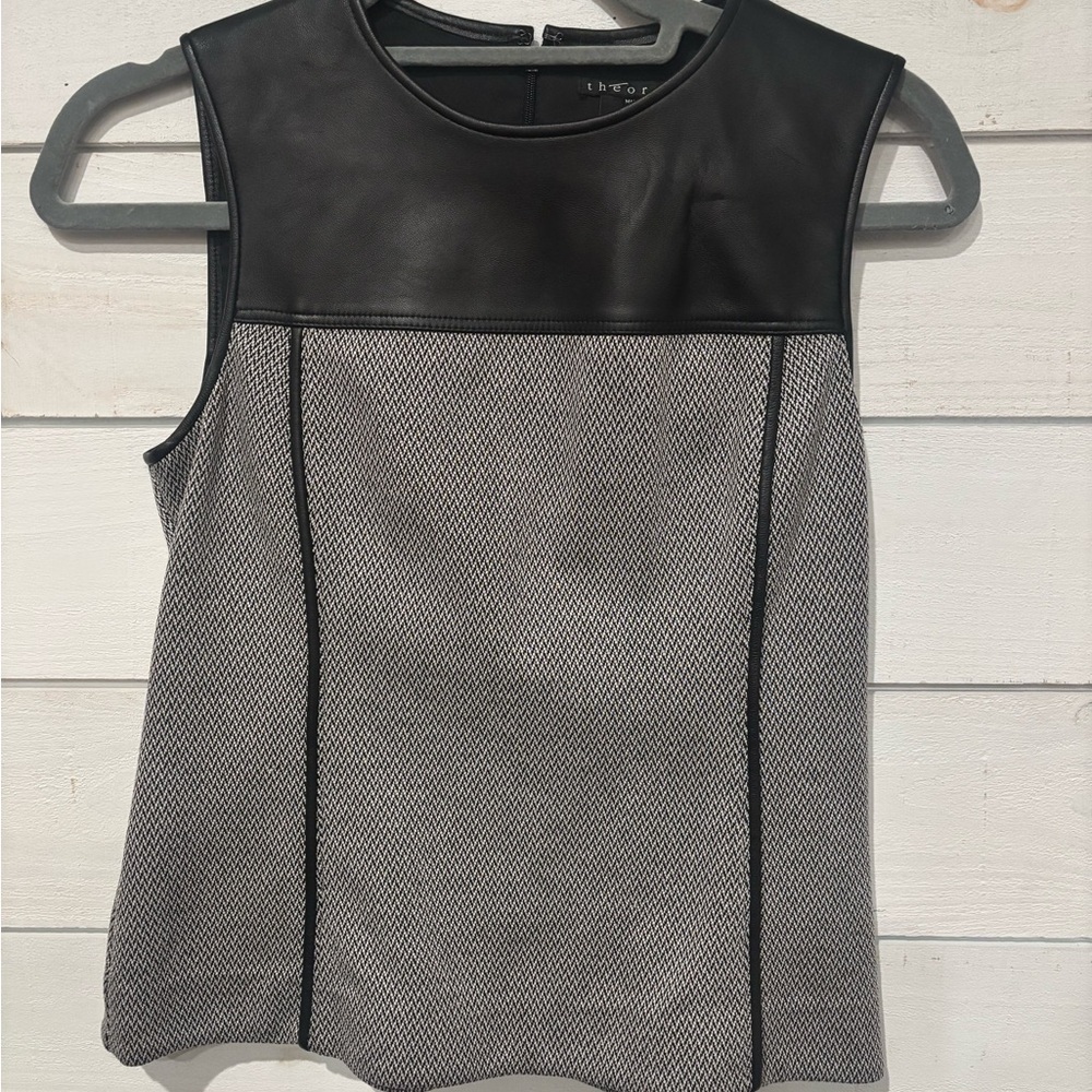 Theory Modern Seamed Shell
Leather Detailing Black and Gray in size 0 - Picture 11 of 14